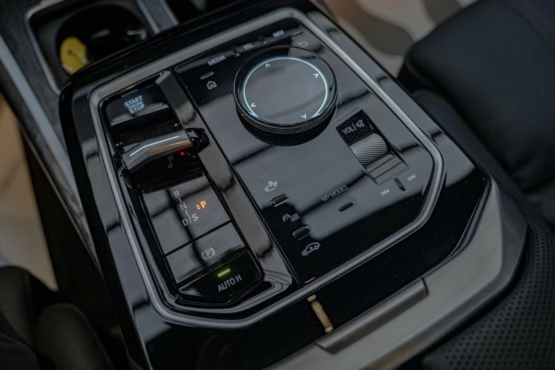 BMW 740 d/BMW Individual/Bower&Wilkins/Камера 360/Панорама, снимка 10 - Автомобили и джипове - 51955296