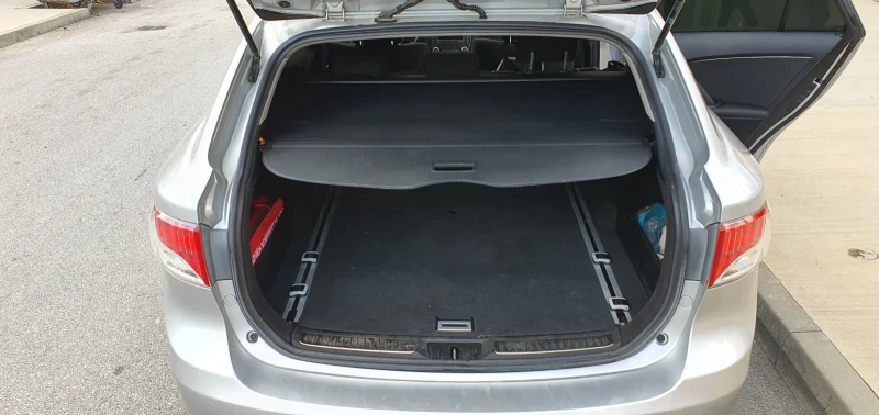 Toyota Avensis 2.0 152к.с Keyless, Безключов достъп, снимка 15 - Автомобили и джипове - 52001931