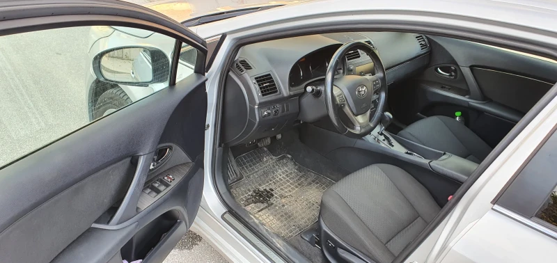 Toyota Avensis 2.0 152к.с Keyless, Безключов достъп, снимка 7 - Автомобили и джипове - 52001931
