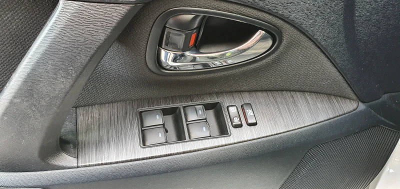 Toyota Avensis 2.0 152к.с Keyless, Безключов достъп, снимка 12 - Автомобили и джипове - 52001931