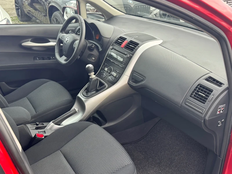 Toyota Auris 1.6 Benzin 132к.c. FACELIFT , снимка 11 - Автомобили и джипове - 52551602