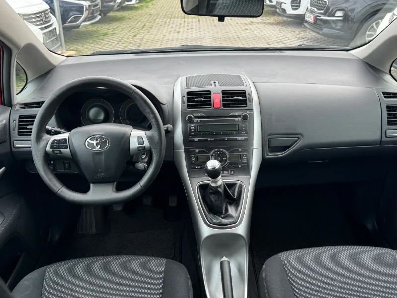 Toyota Auris 1.6 Benzin 132к.c. FACELIFT , снимка 14 - Автомобили и джипове - 52551602