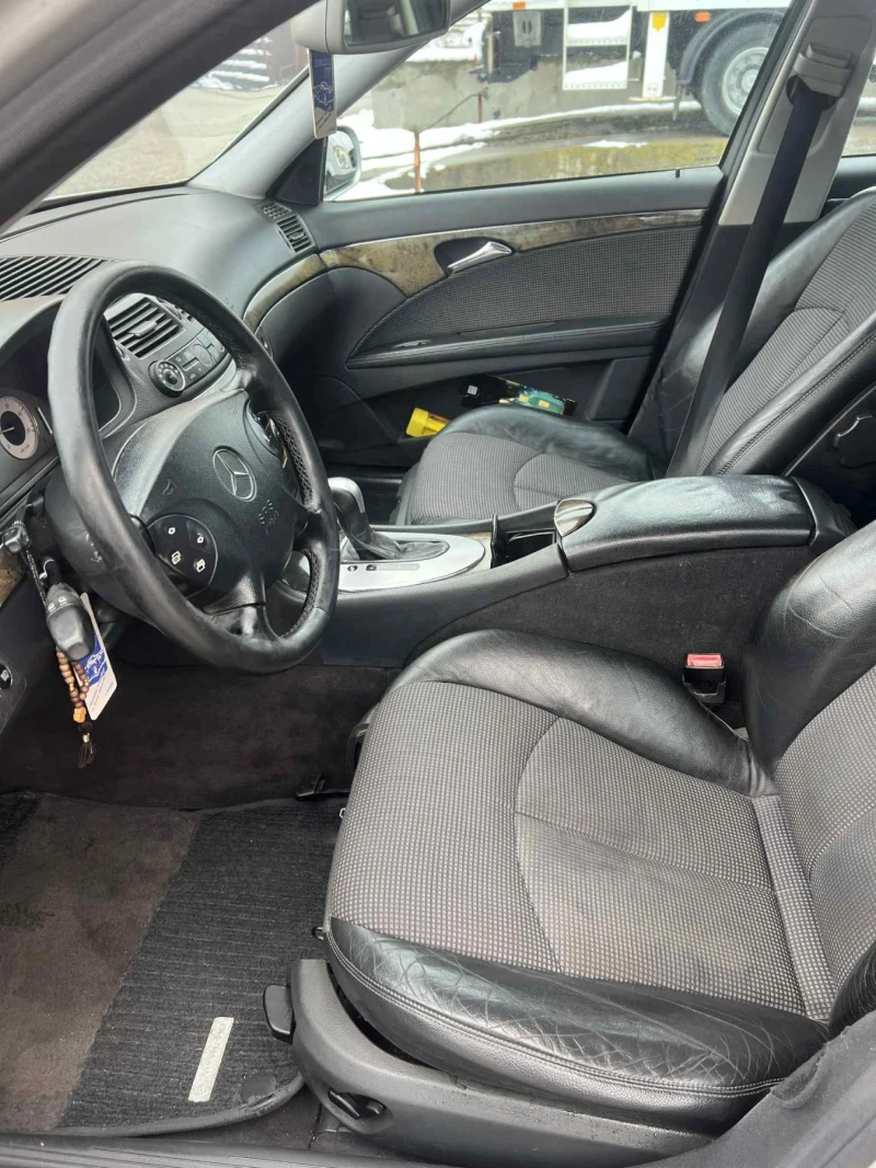 Mercedes-Benz E 220 220CDI, снимка 5 - Автомобили и джипове - 53374432