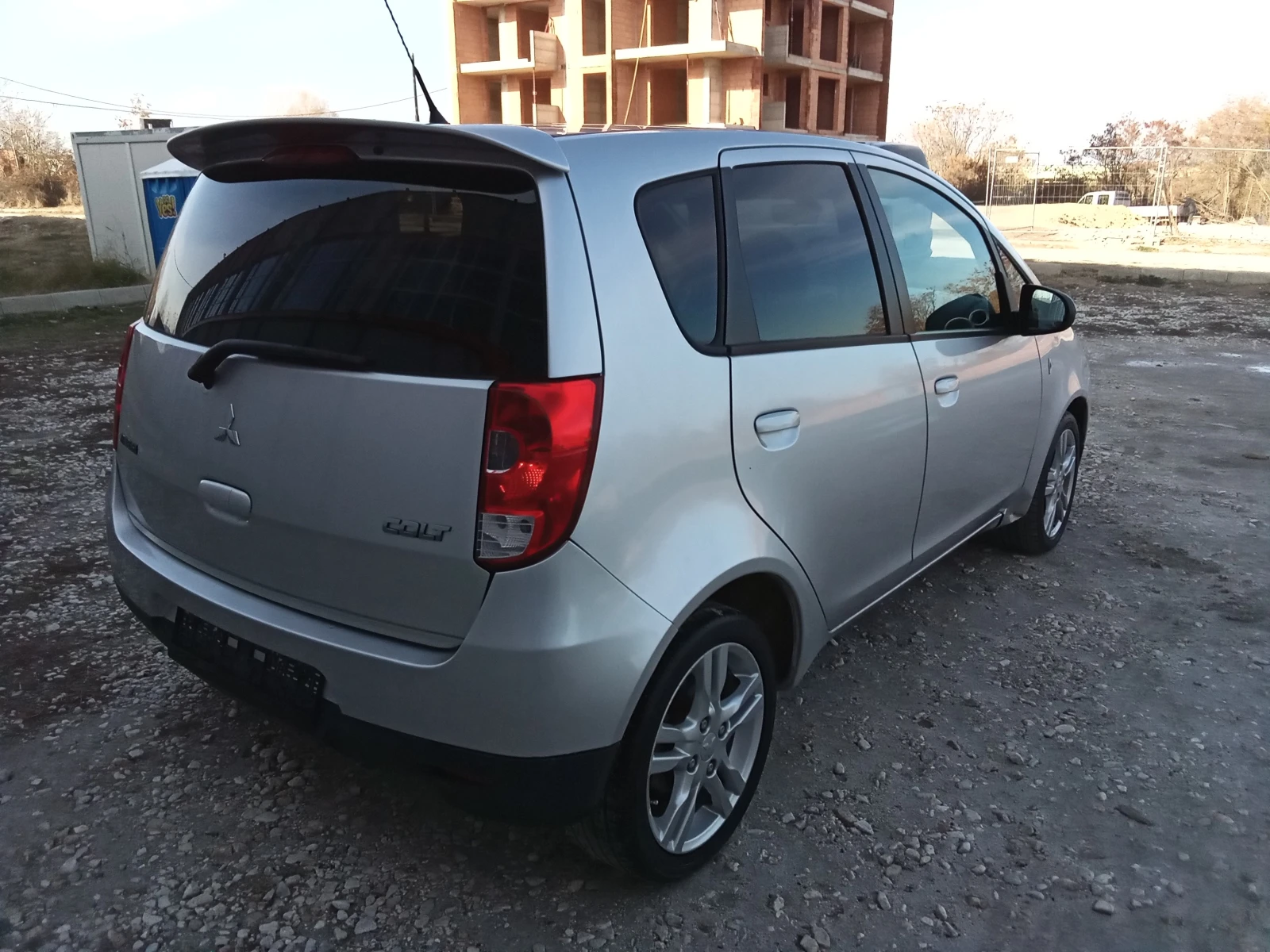 Mitsubishi Colt 1.3i-95kc. - изображение 8