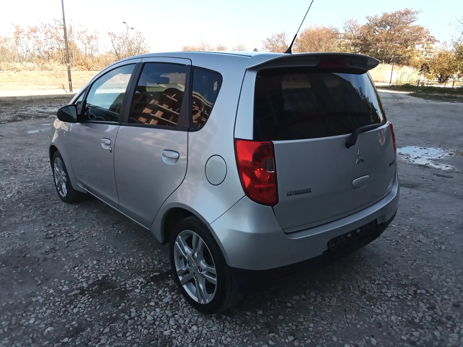 Mitsubishi Colt 1.3i-95kc. - изображение 6