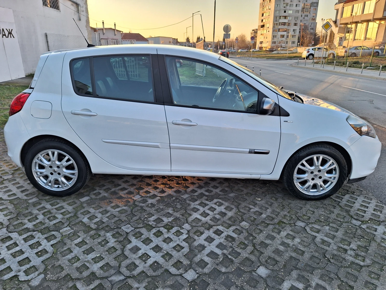 Renault Clio 1.5 DCI - изображение 4