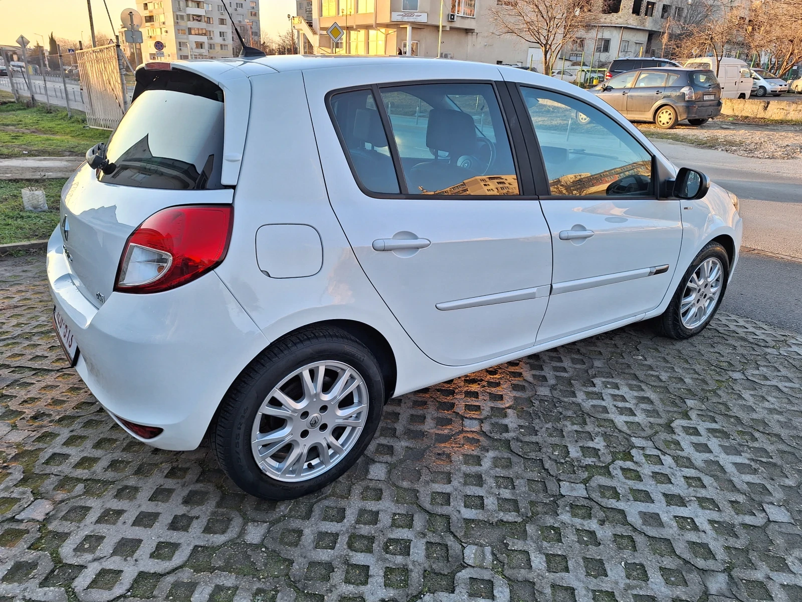 Renault Clio 1.5 DCI - изображение 3