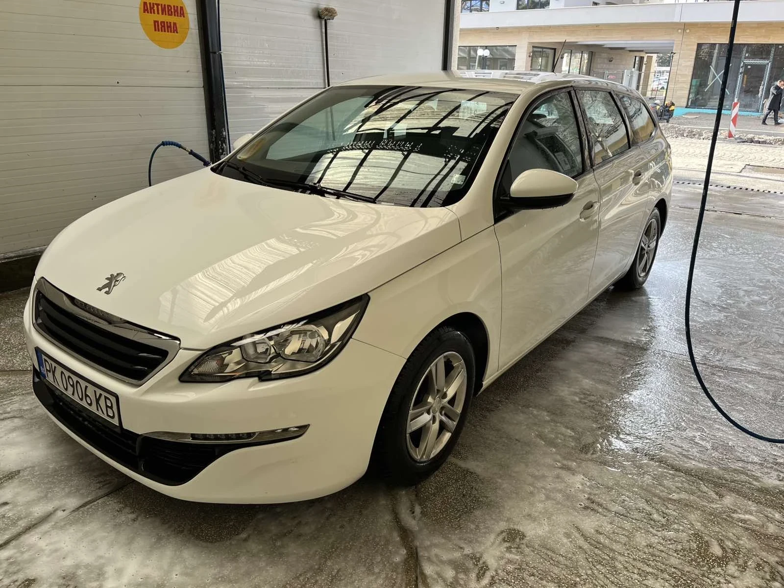Peugeot 308 SW 1.2 - изображение 4