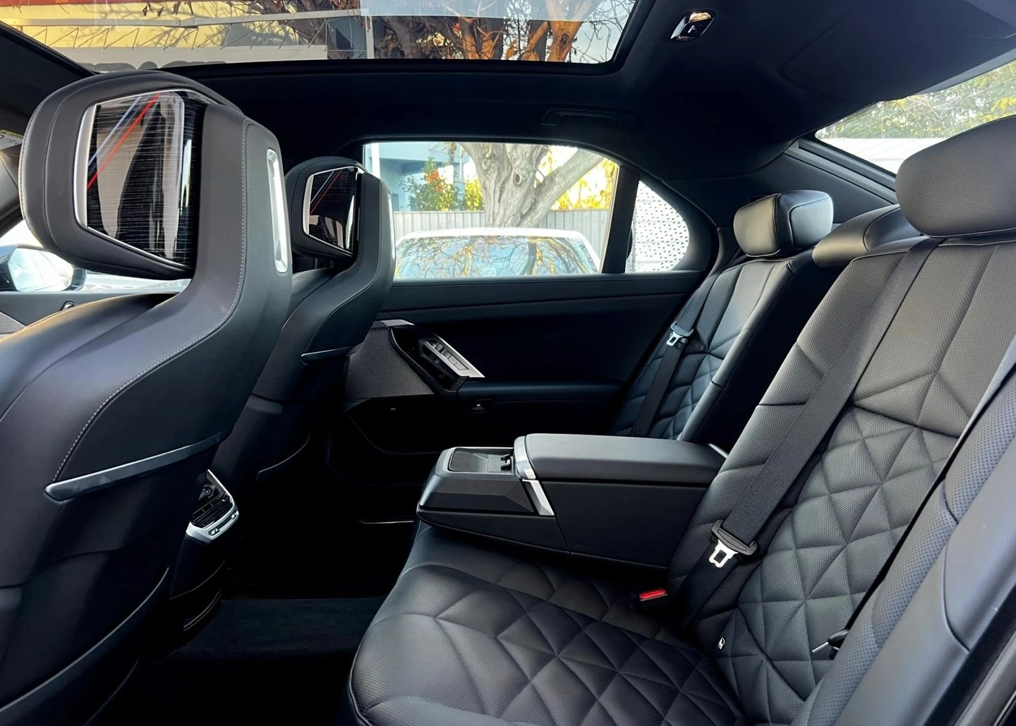 BMW 740 d xDrive M-Sport - изображение 9