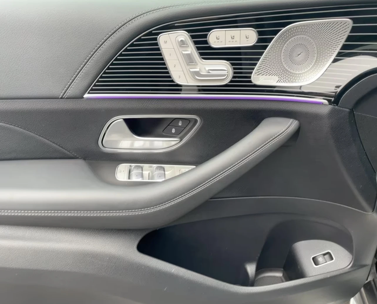 Mercedes-Benz GLE 450 d/AMG/4-MATIC/FACELIFT/AIRMATIC/BURM/360/PANO/, снимка 6 - Автомобили и джипове - 54065349