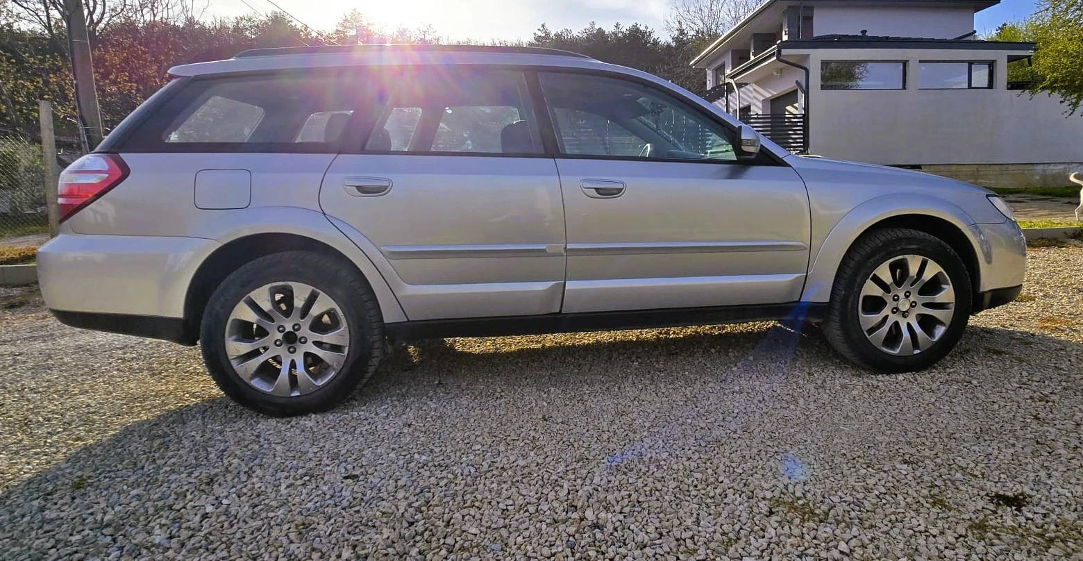 Subaru Outback 3.0 H6, снимка 4 - Автомобили и джипове - 54229828