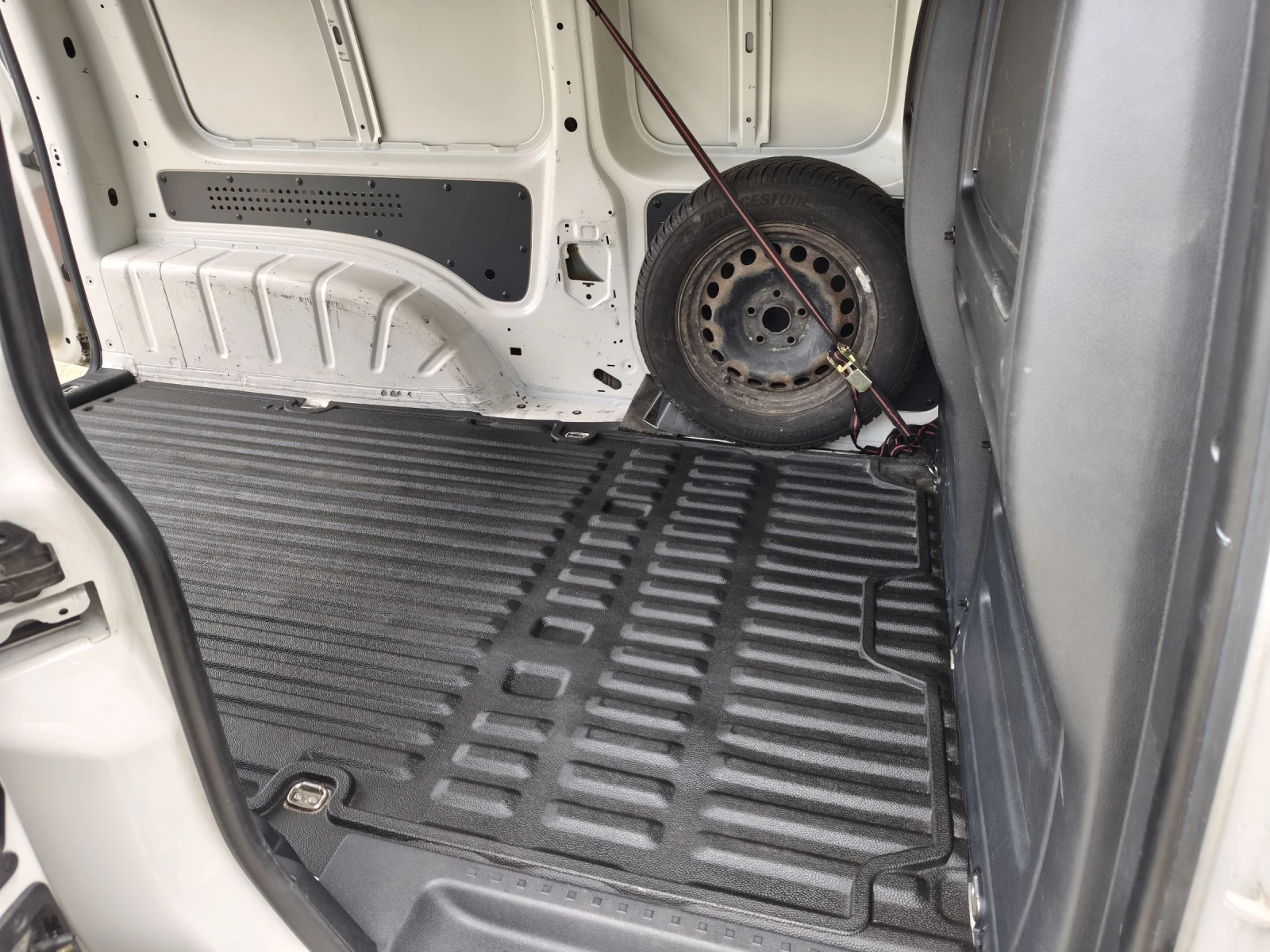 VW Caddy 1.4 TGI MAXI метан, снимка 12 - Автомобили и джипове - 54456969