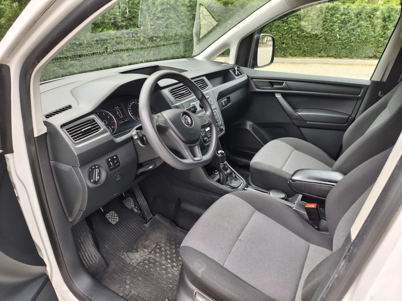 VW Caddy 1.4 TGI MAXI метан, снимка 8 - Автомобили и джипове - 54456969