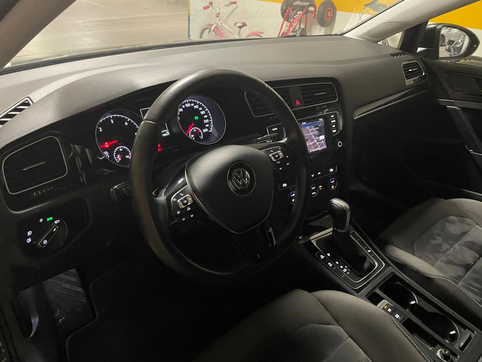 VW Golf TDI 110kc Automatic Full LED Parktronic , снимка 11 - Автомобили и джипове - 54526546