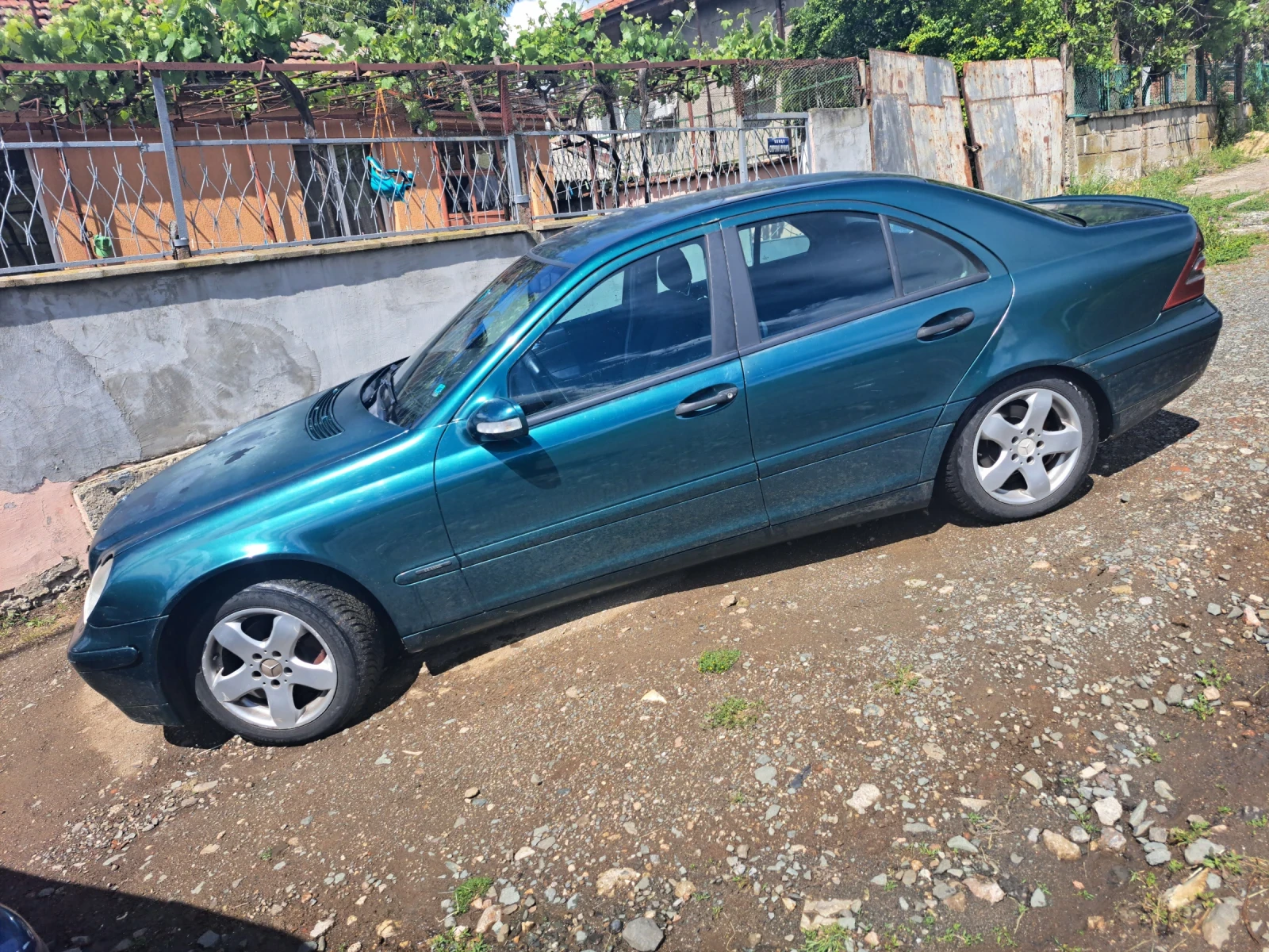 Mercedes-Benz C 220, снимка 2 - Автомобили и джипове - 54633103