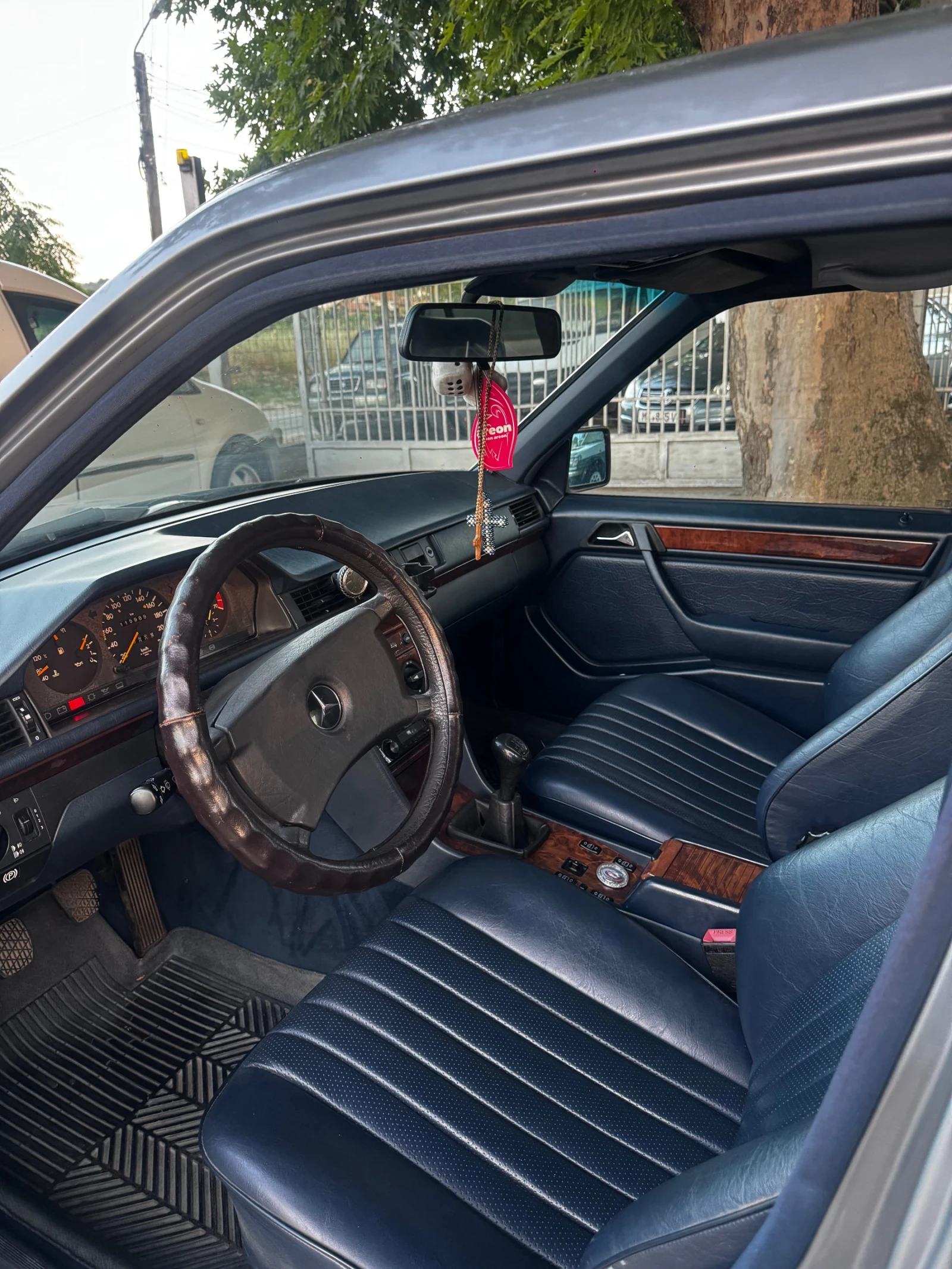 Mercedes-Benz 124 E200, снимка 10 - Автомобили и джипове - 54812019