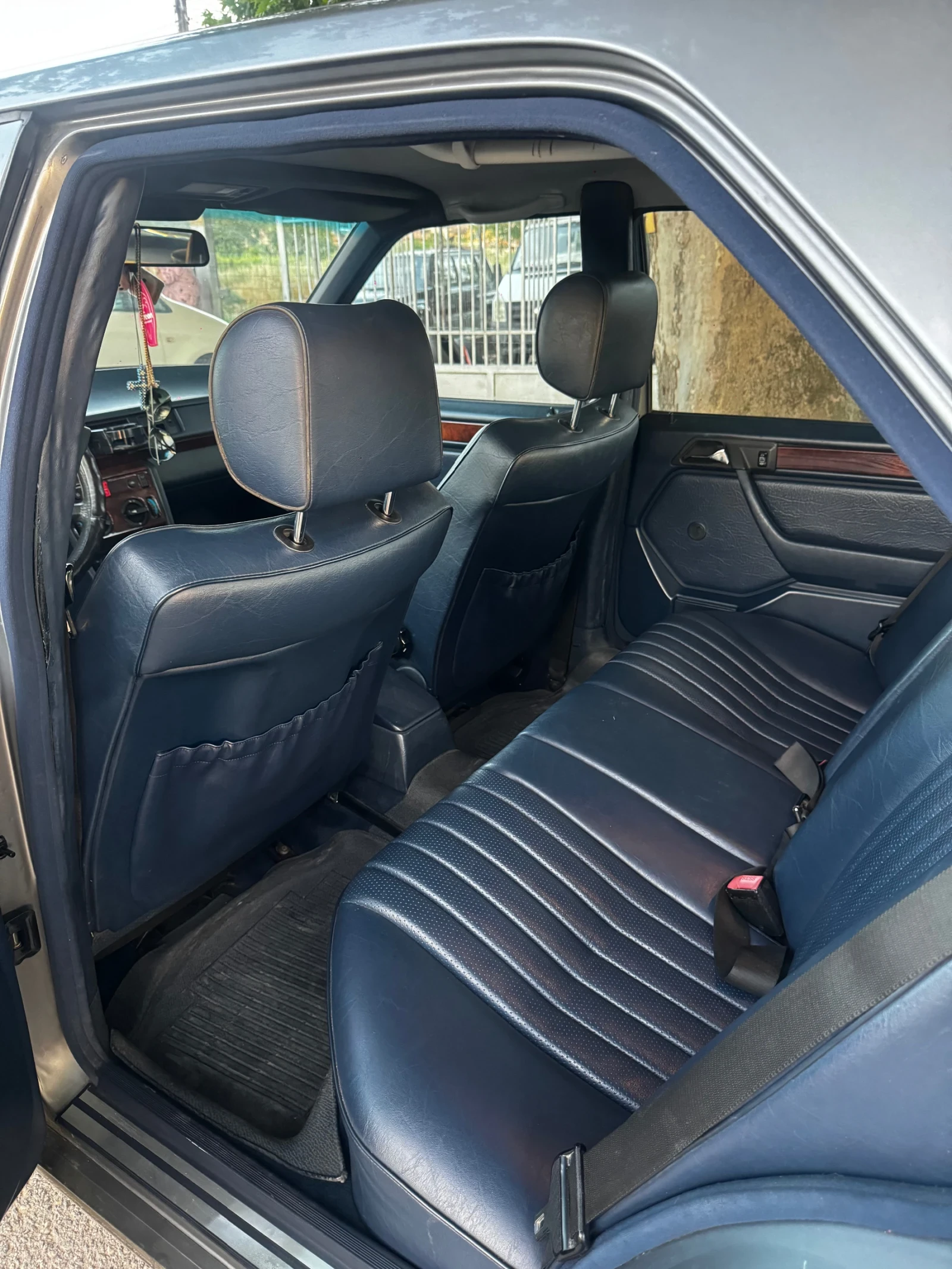 Mercedes-Benz 124 E200, снимка 7 - Автомобили и джипове - 54812019