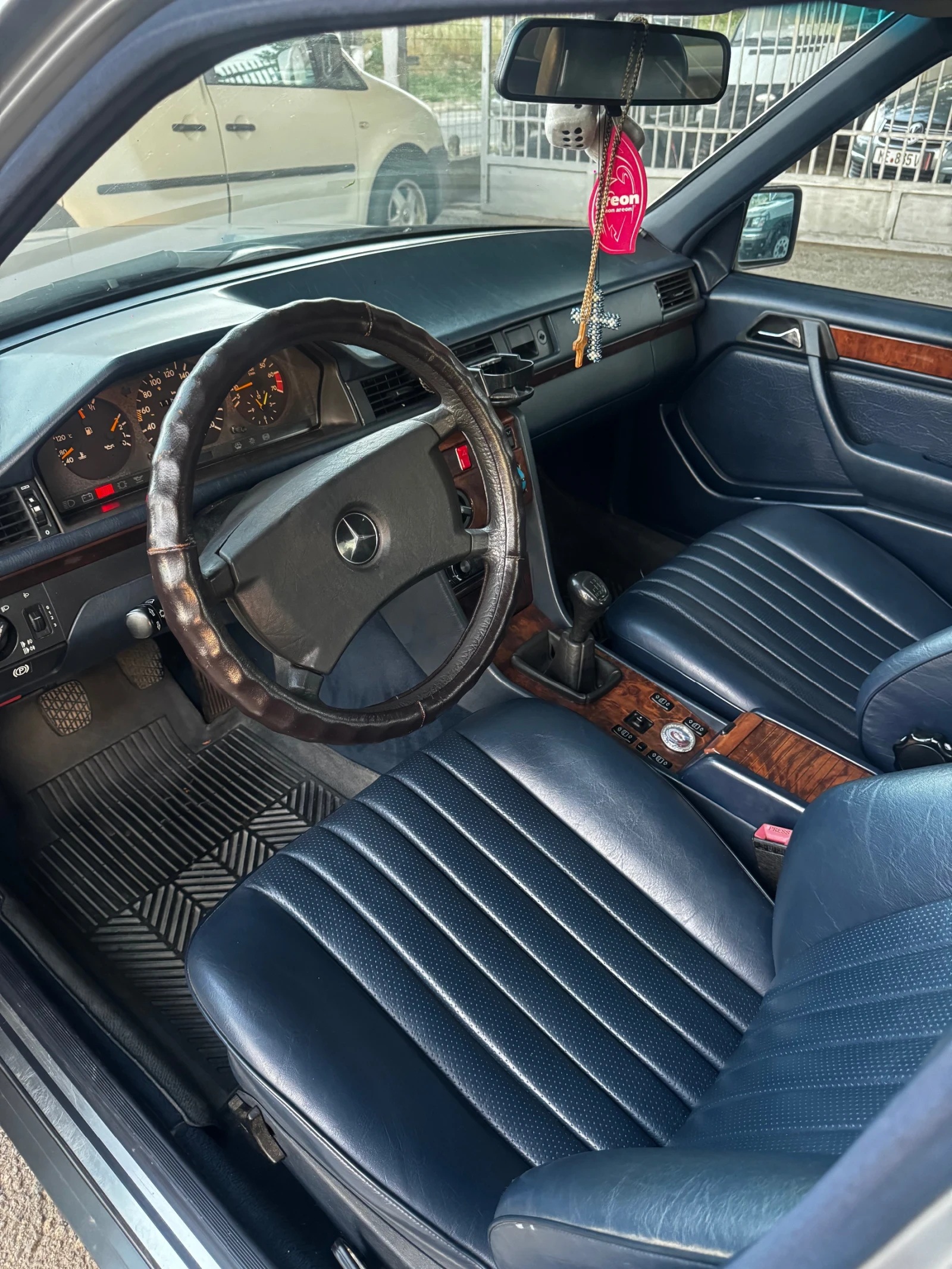 Mercedes-Benz 124 E200, снимка 8 - Автомобили и джипове - 54812019