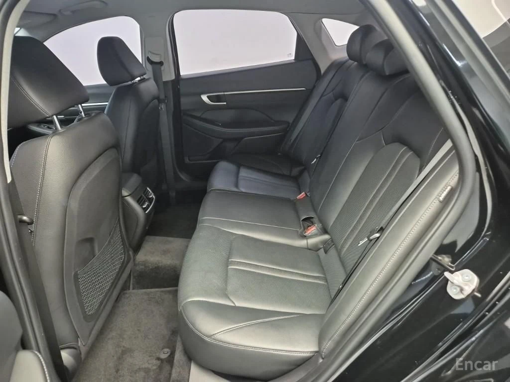Hyundai Sonata 1.6 Turbo Exclusive* DISTRONIC* ПОДГРЕВ* ОБДУХВАНЕ, снимка 12 - Автомобили и джипове - 54873023