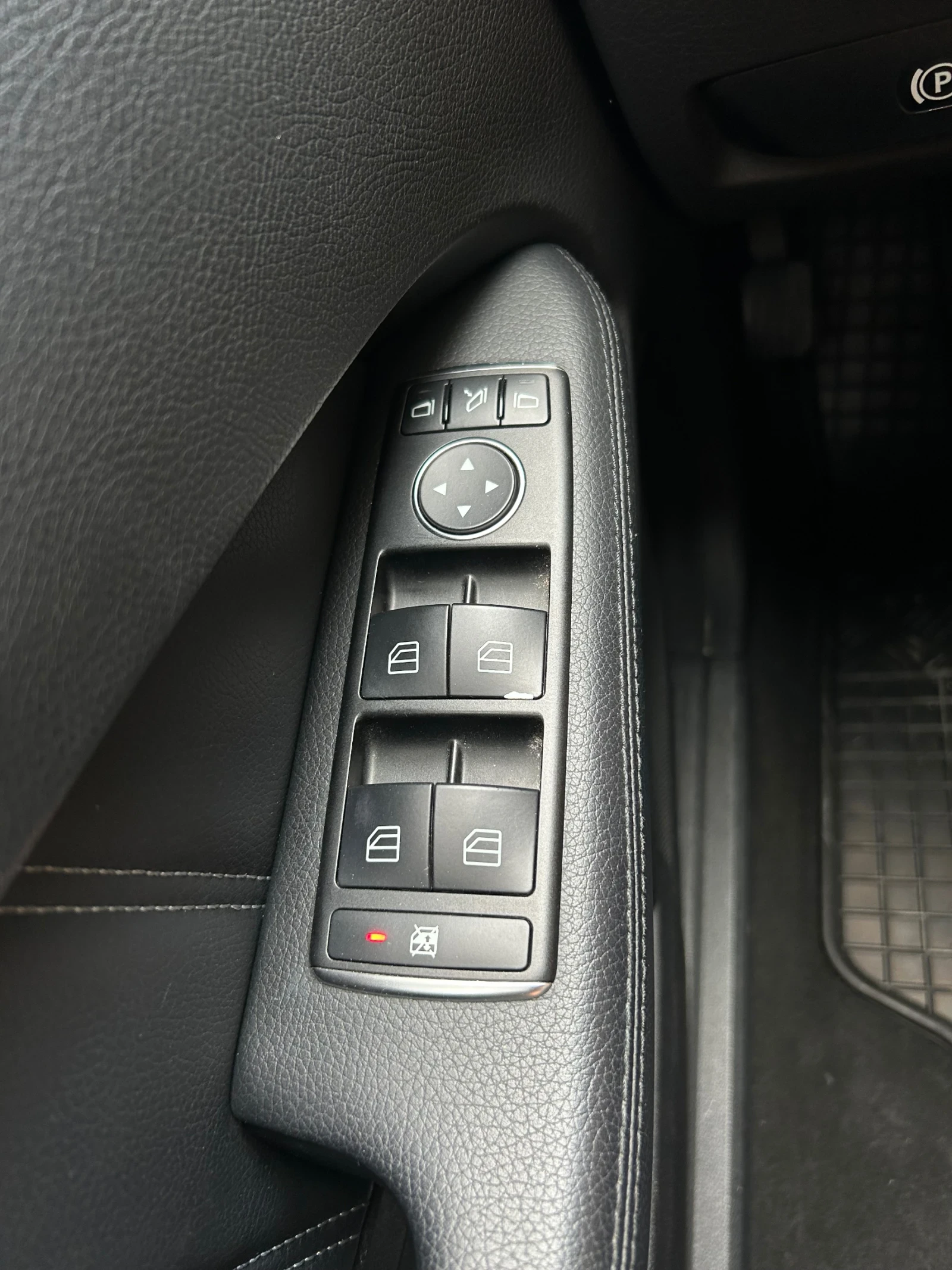 Mercedes-Benz E 300, снимка 9 - Автомобили и джипове - 54947649