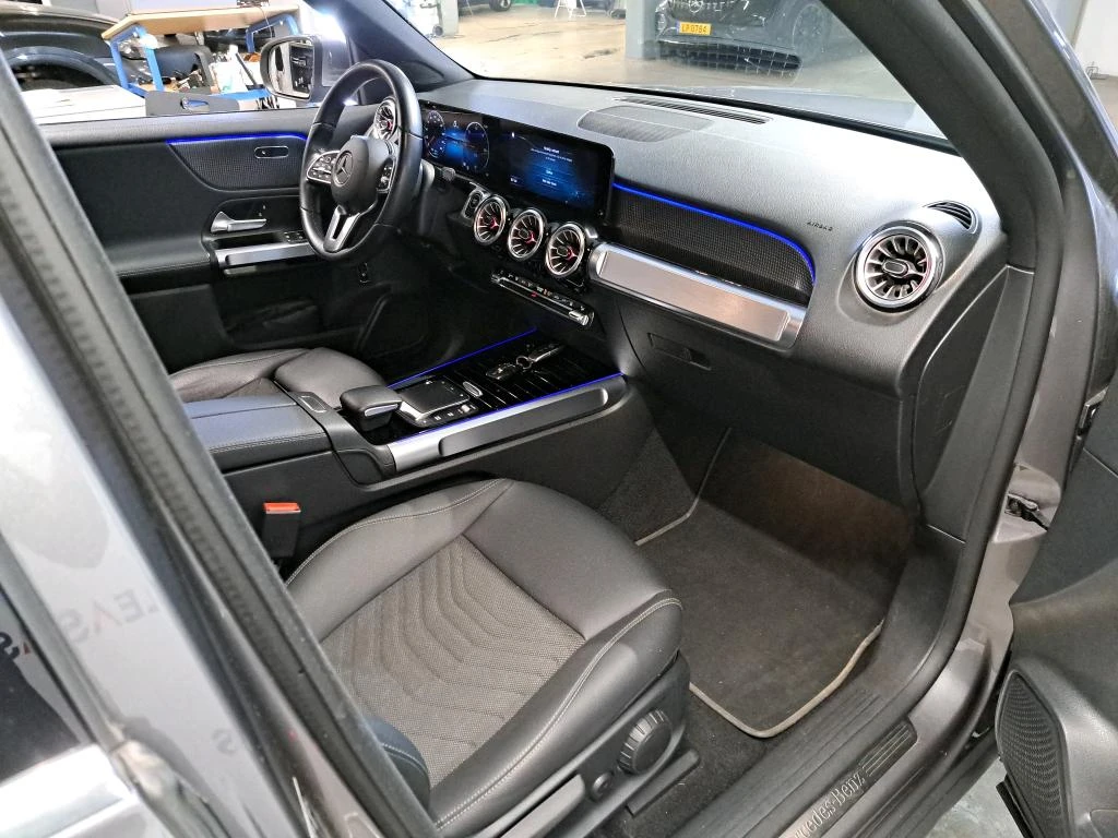 Mercedes-Benz EQB 250 7 Seat Aut. LED Widescreen Ambient, снимка 4 - Автомобили и джипове - 55738230