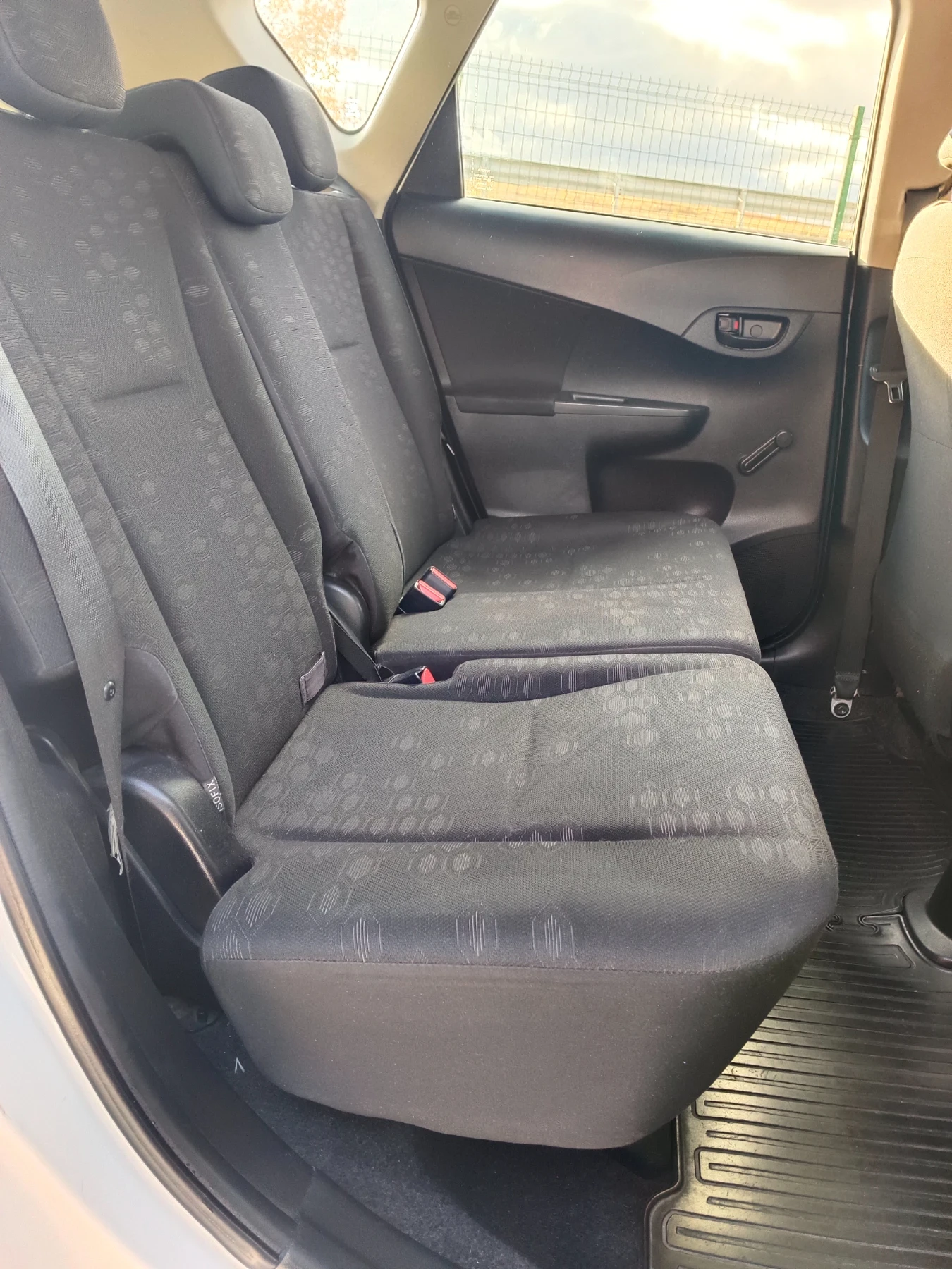 Toyota Verso S 1.3ben...99k.c., снимка 8 - Автомобили и джипове - 56707934
