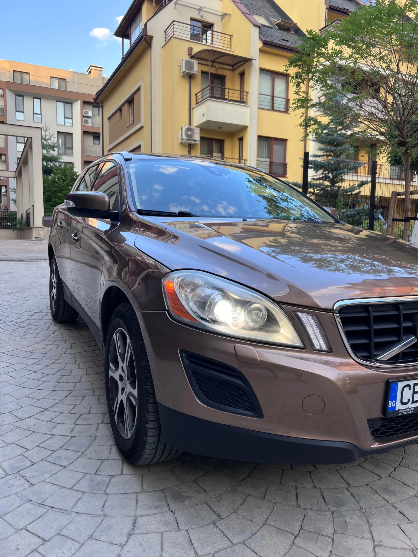 Volvo XC60 2, 4 d4 AWD summum refined luxury - изображение 2