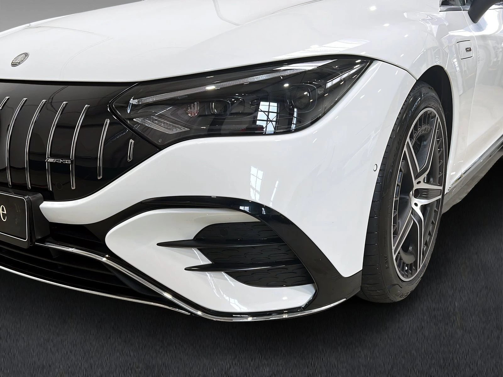 Mercedes-Benz EQE 43 AMG* AIR MATIC* 4MATIC* BURMESTER* HYPERSCREEN* - изображение 4