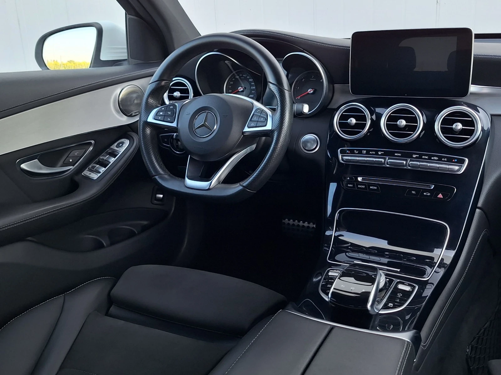 Mercedes-Benz GLC 220 AMG -SPORT 4Matic ПЪЛНА СЕРВИЗНА ИСТОРИЯ  - изображение 8