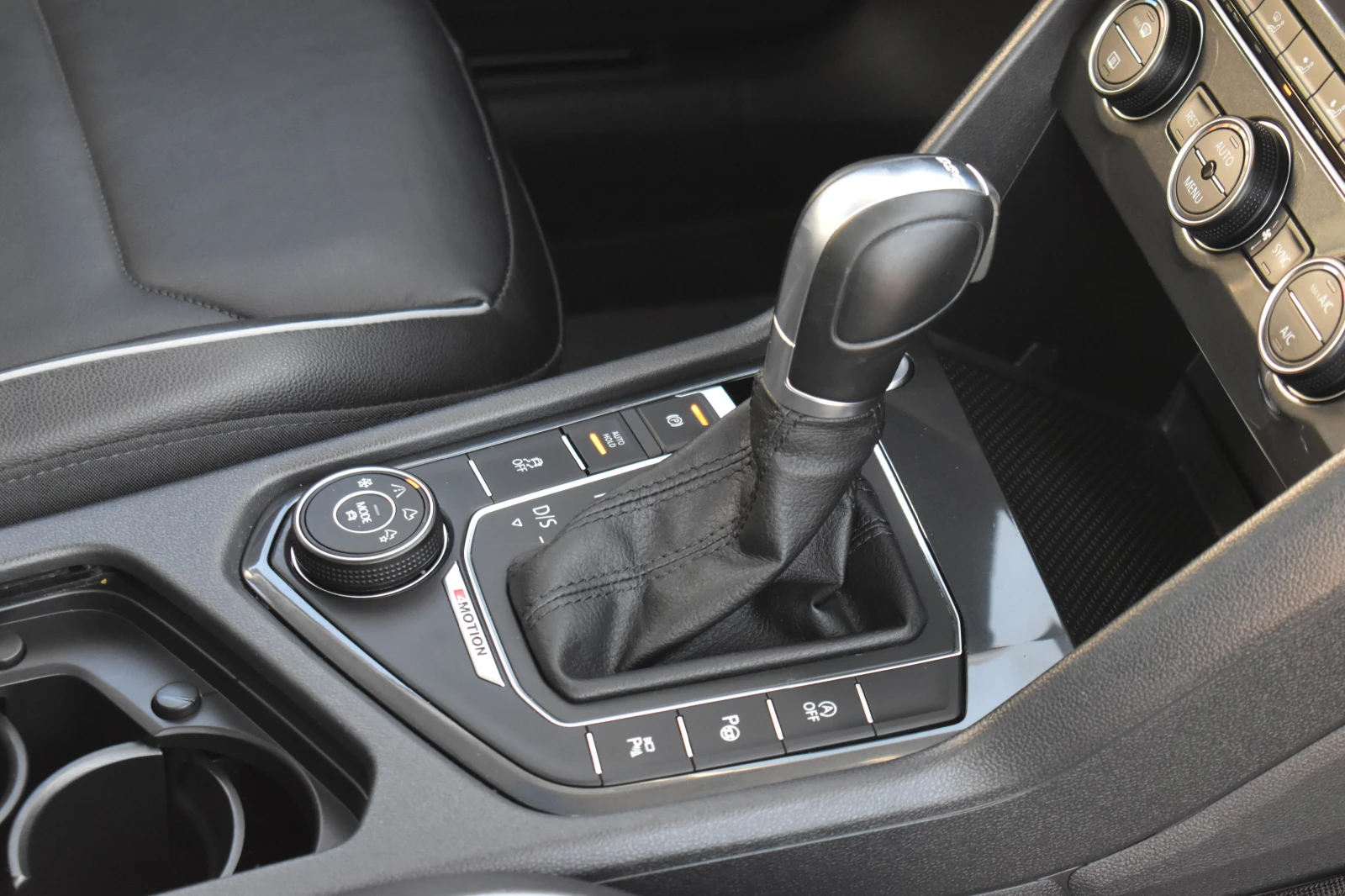 VW Tiguan 2.0ТDI* 190H.P* FULL-, снимка 12 - Автомобили и джипове - 53996728