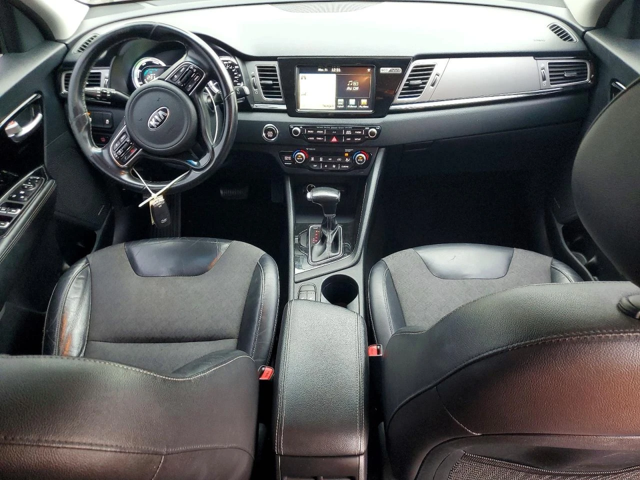 Kia Niro 1.6l, снимка 8 - Автомобили и джипове - 54496158