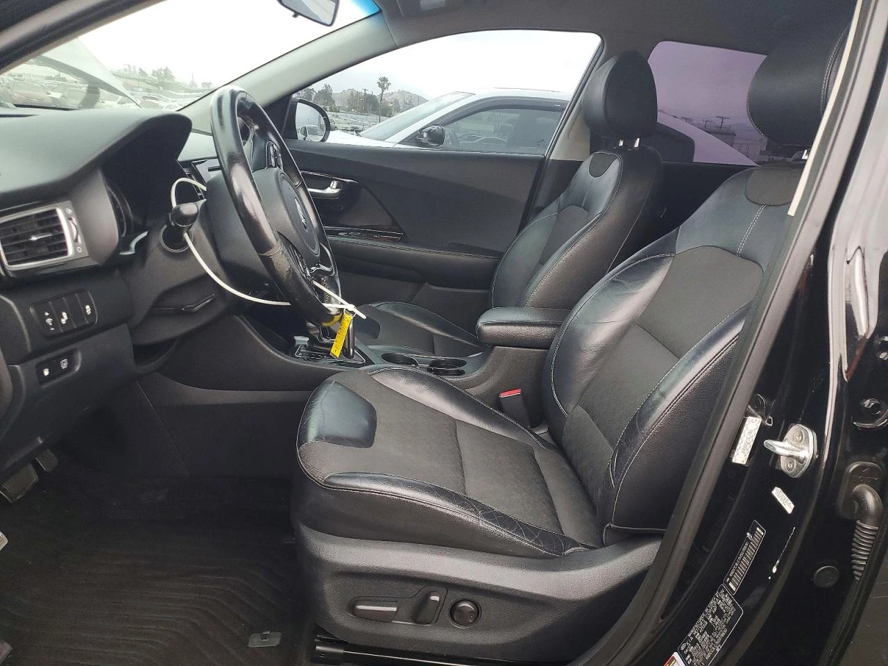 Kia Niro 1.6l, снимка 7 - Автомобили и джипове - 54496158