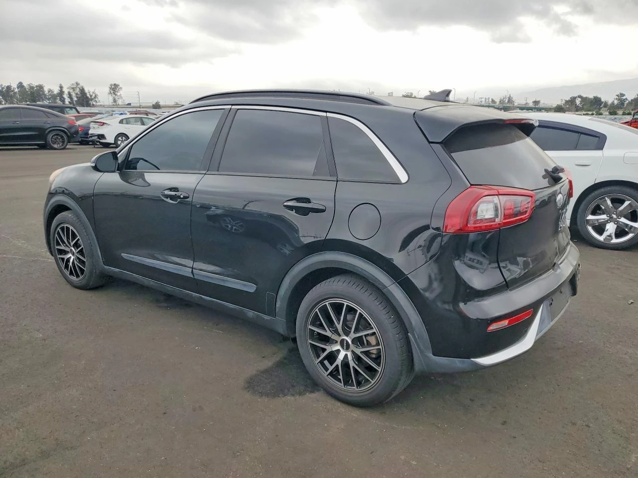 Kia Niro 1.6l, снимка 2 - Автомобили и джипове - 54496158