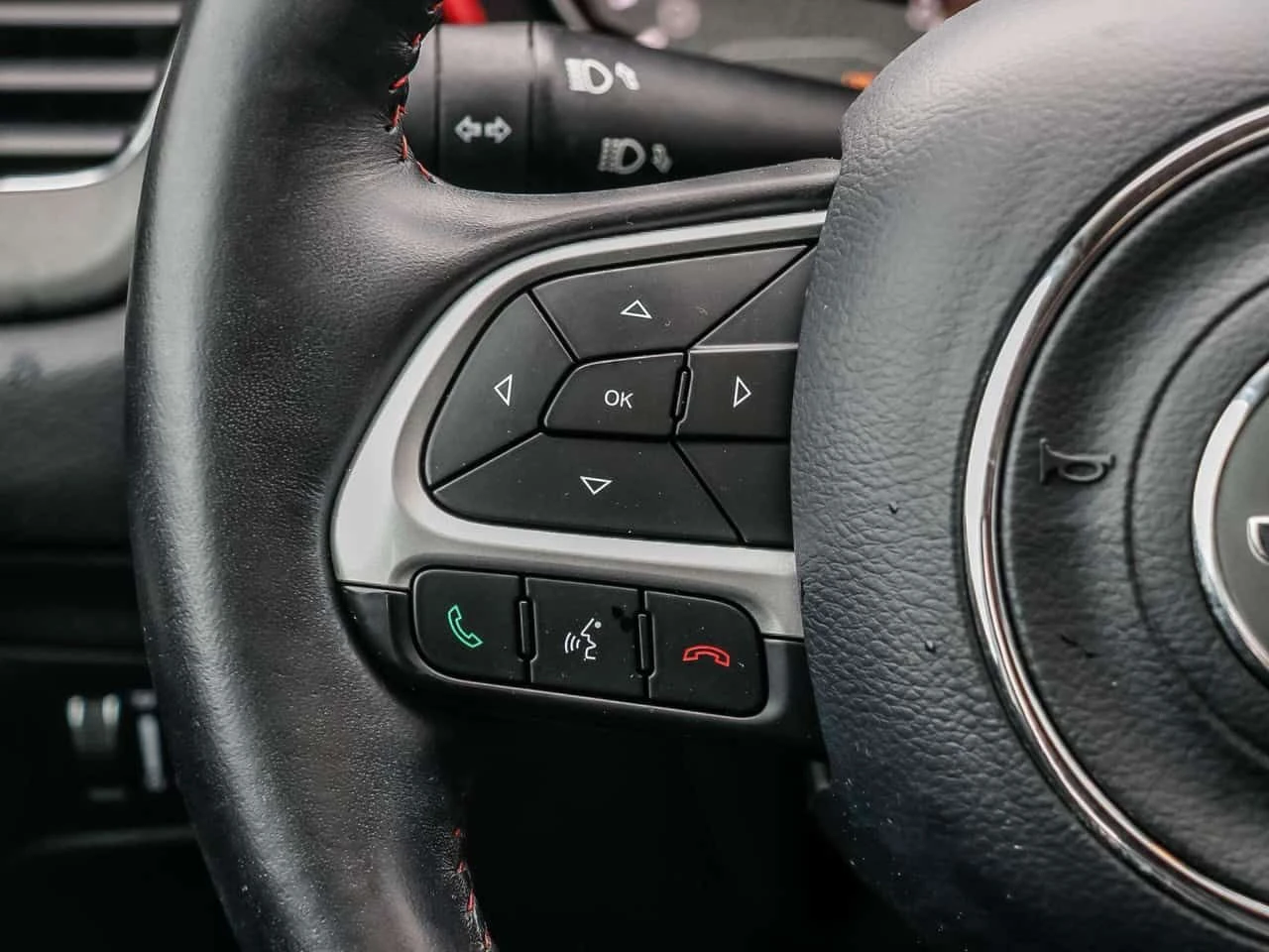 Jeep Compass Trailhawk/CARFAX/ПОДГРЕВ/ДИСТРОНИК/ФИНАНСИРАНЕ, снимка 4 - Автомобили и джипове - 54553557