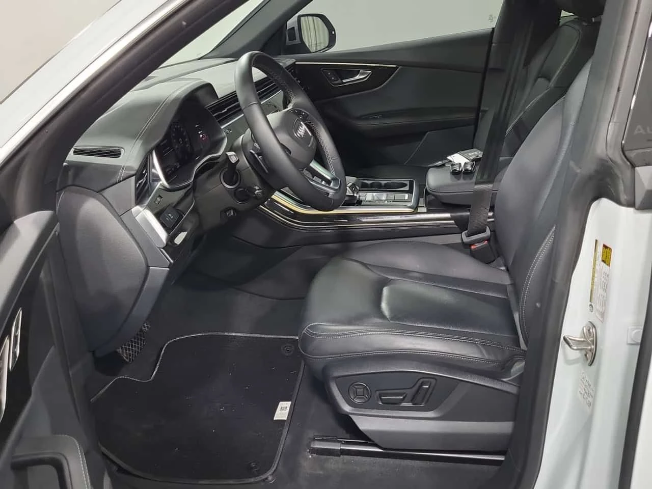 Audi Q8 FACELIFT/360/DIS/MATRIX/АВТОКРЕДИТ, снимка 5 - Автомобили и джипове - 54787462