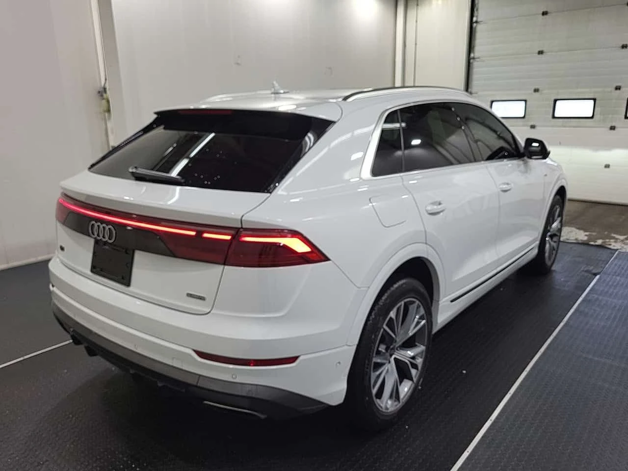 Audi Q8 FACELIFT/360/DIS/MATRIX/АВТОКРЕДИТ, снимка 9 - Автомобили и джипове - 54787462