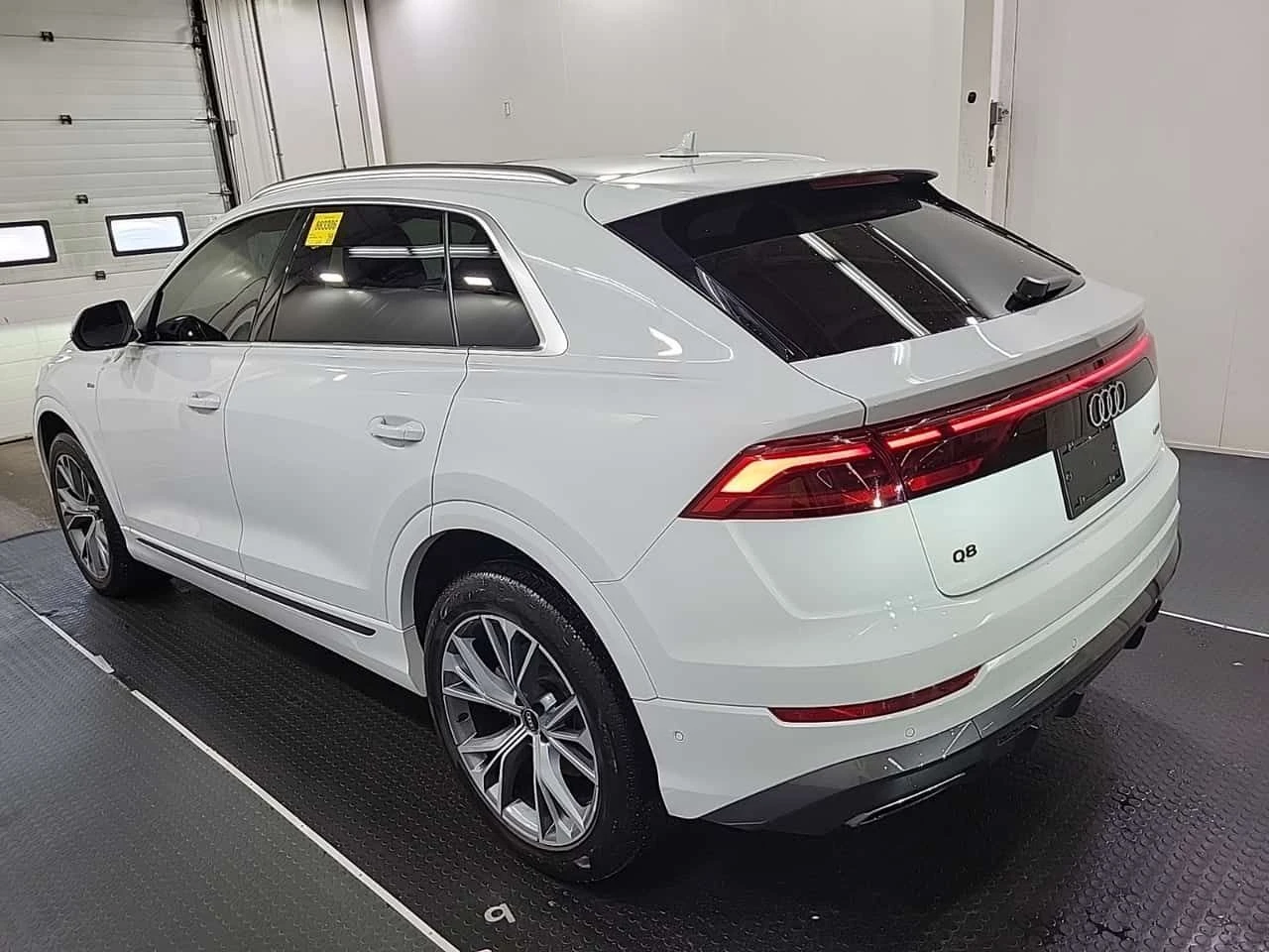 Audi Q8 FACELIFT/360/DIS/MATRIX/АВТОКРЕДИТ, снимка 4 - Автомобили и джипове - 54787462