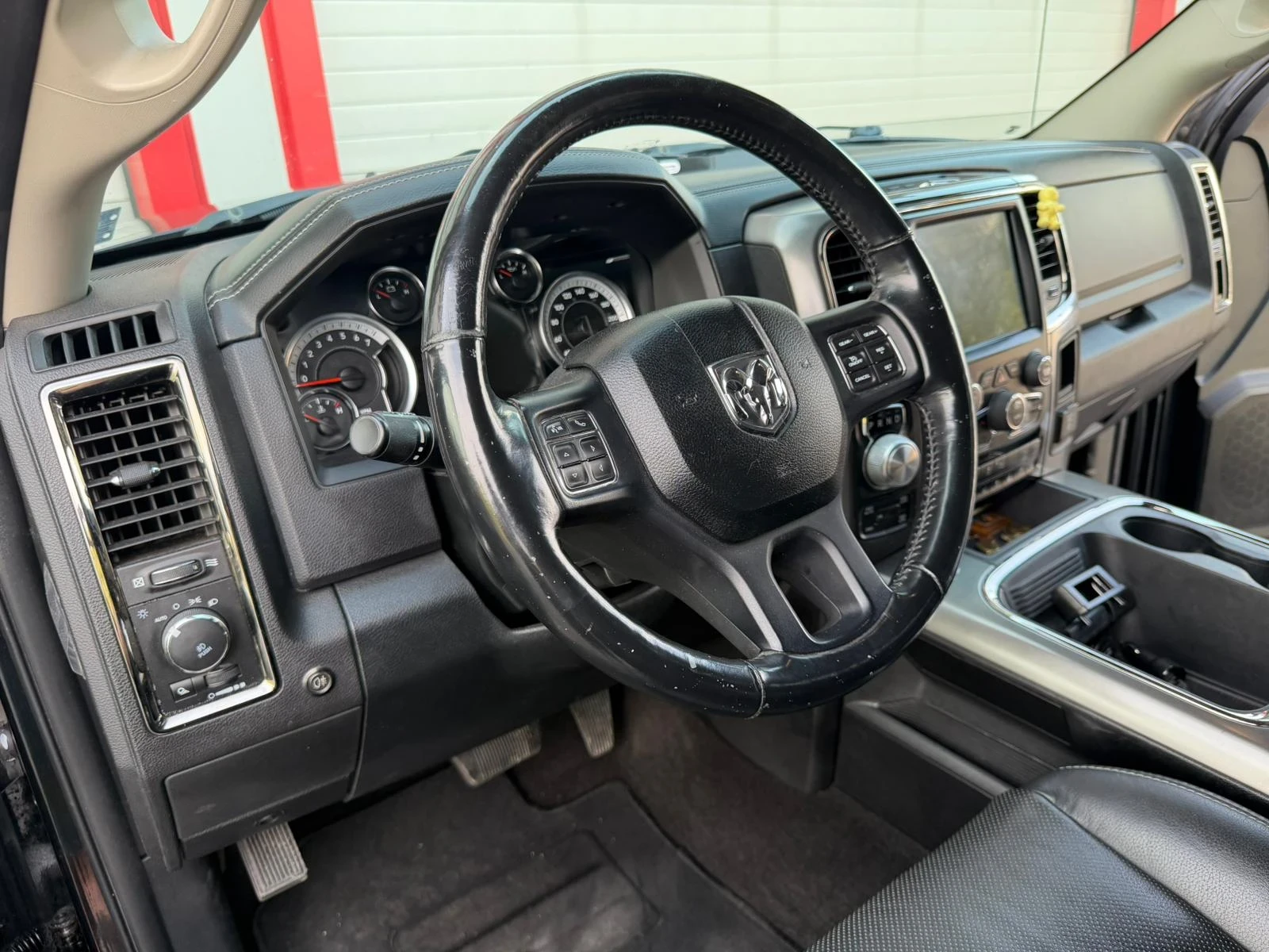Dodge RAM 1500 5.7L HEMI KEY LESS START STOP NAVI KAMERA N1G!!!, снимка 12 - Автомобили и джипове - 55002227