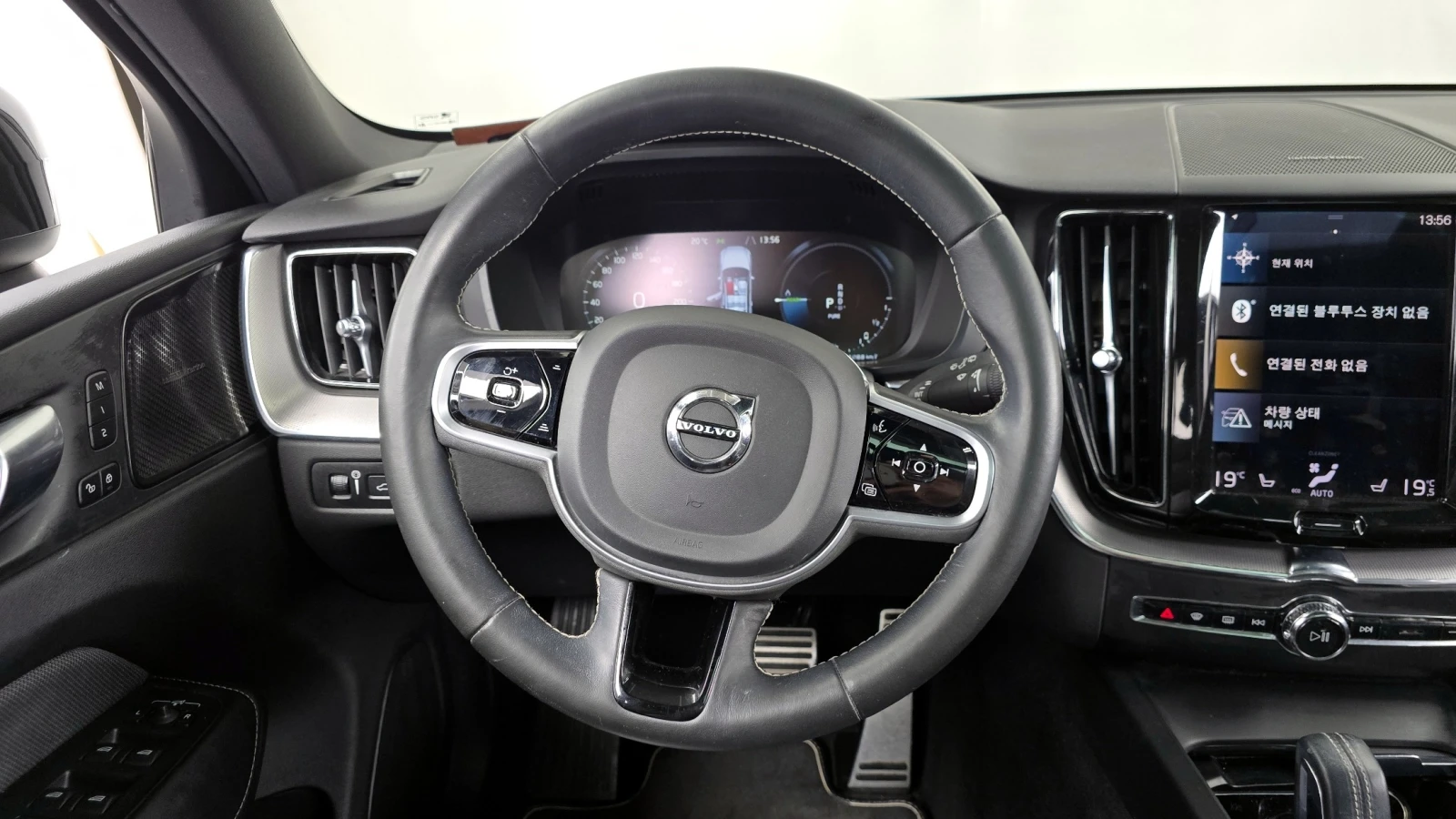 Volvo XC60 T8 R-Design Plug-in Hybrid, снимка 12 - Автомобили и джипове - 56073866