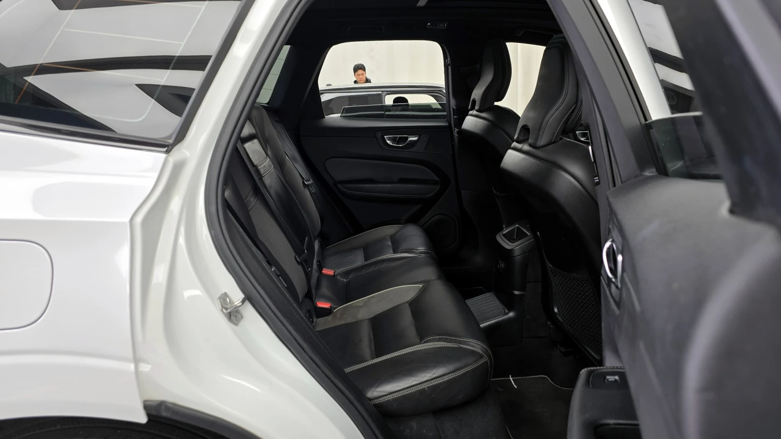Volvo XC60 T8 R-Design Plug-in Hybrid, снимка 11 - Автомобили и джипове - 56073866