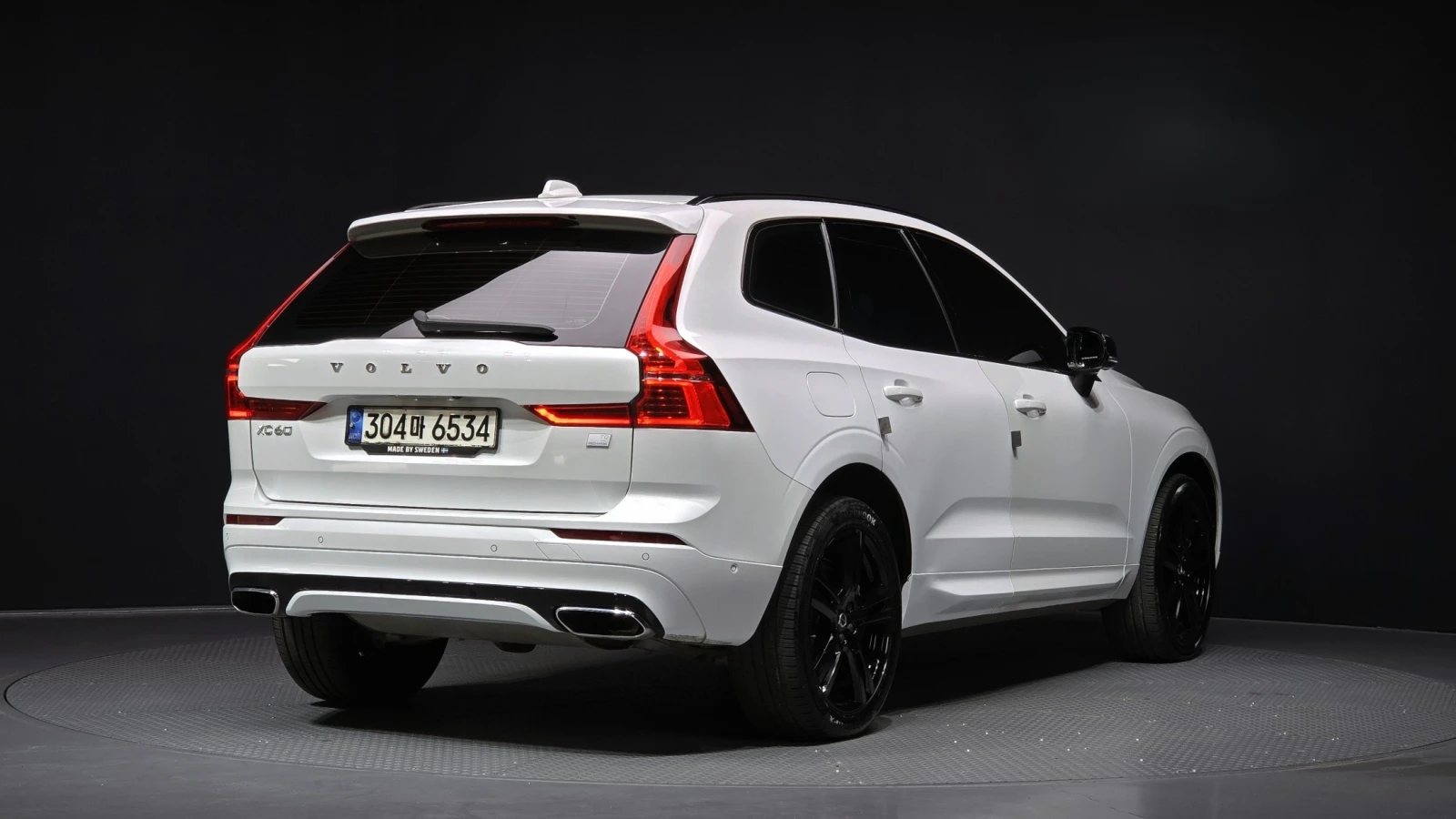 Volvo XC60 T8 R-Design Plug-in Hybrid, снимка 2 - Автомобили и джипове - 56073866