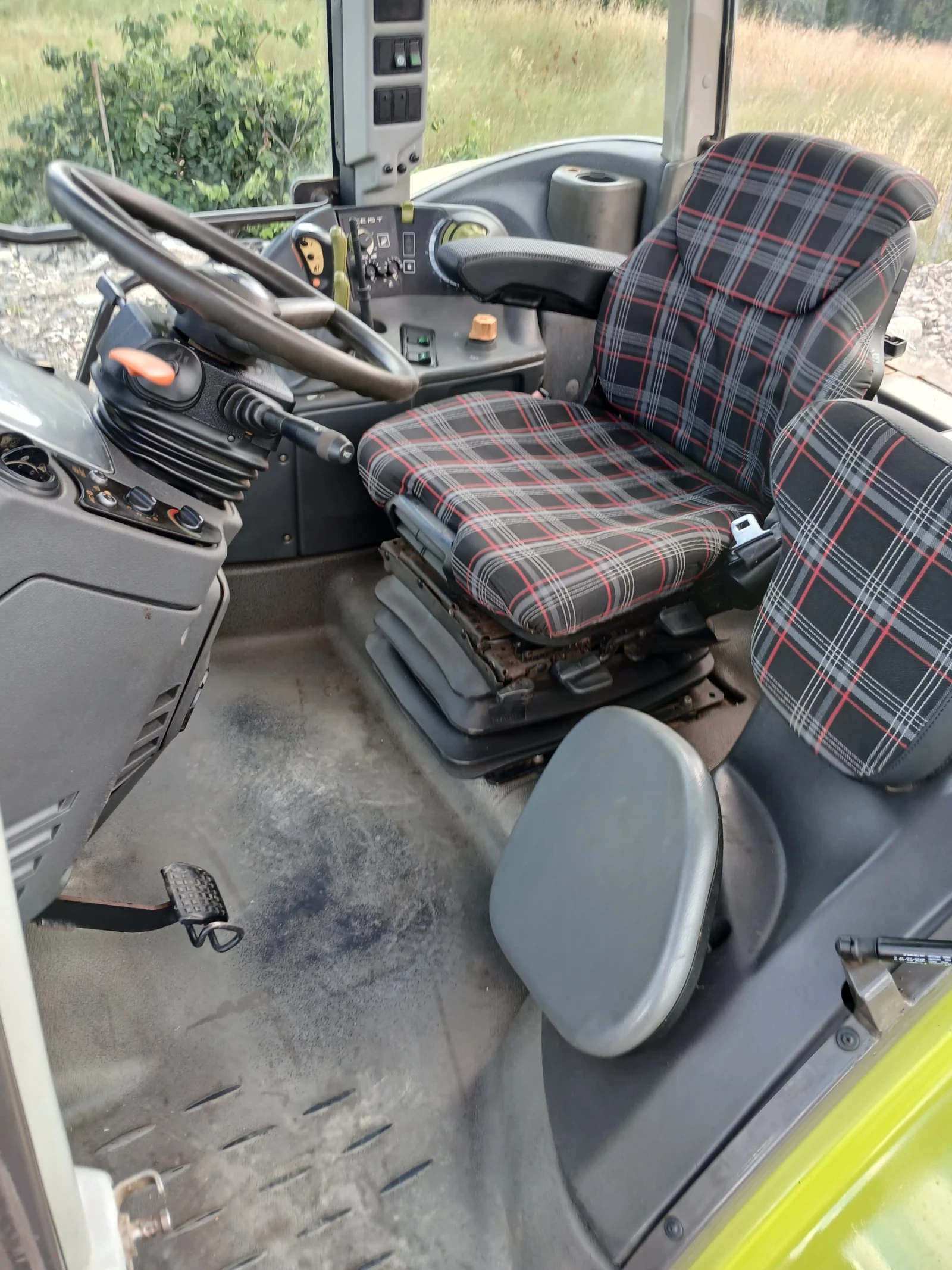Трактор Claas Arez 657atz, снимка 4 - Селскостопанска техника - 54894352