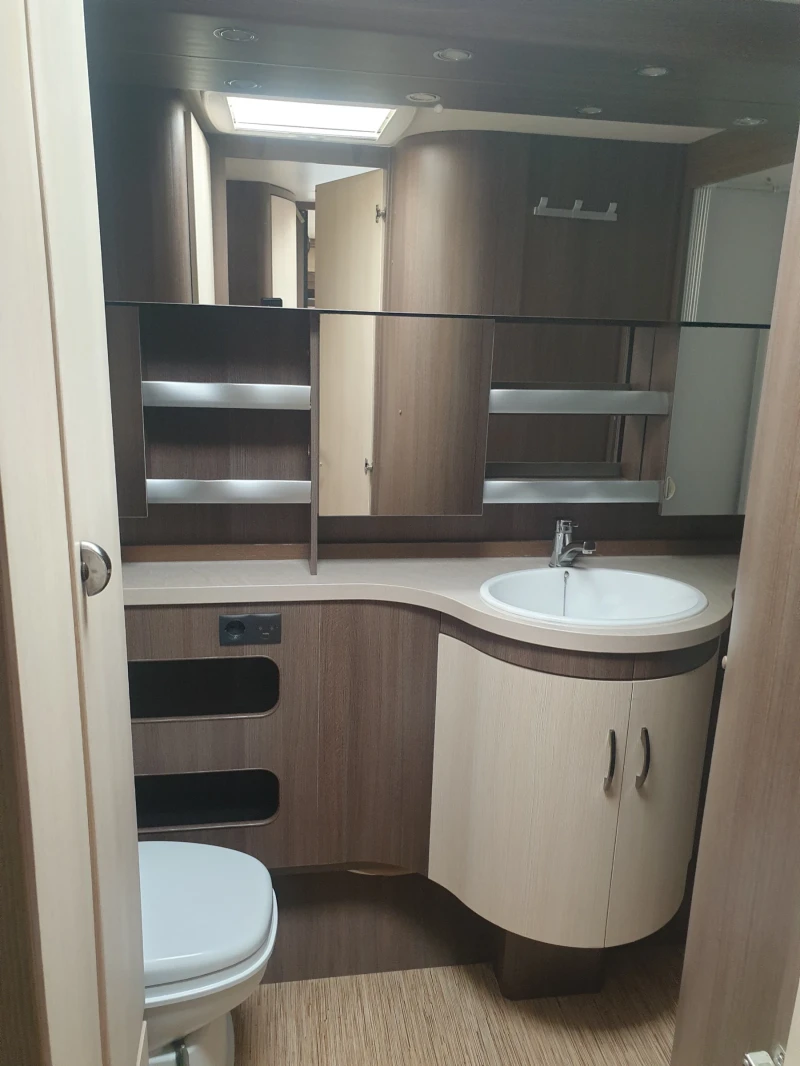 Каравана Hobby Prestige 650, снимка 9 - Каравани и кемпери - 52403059