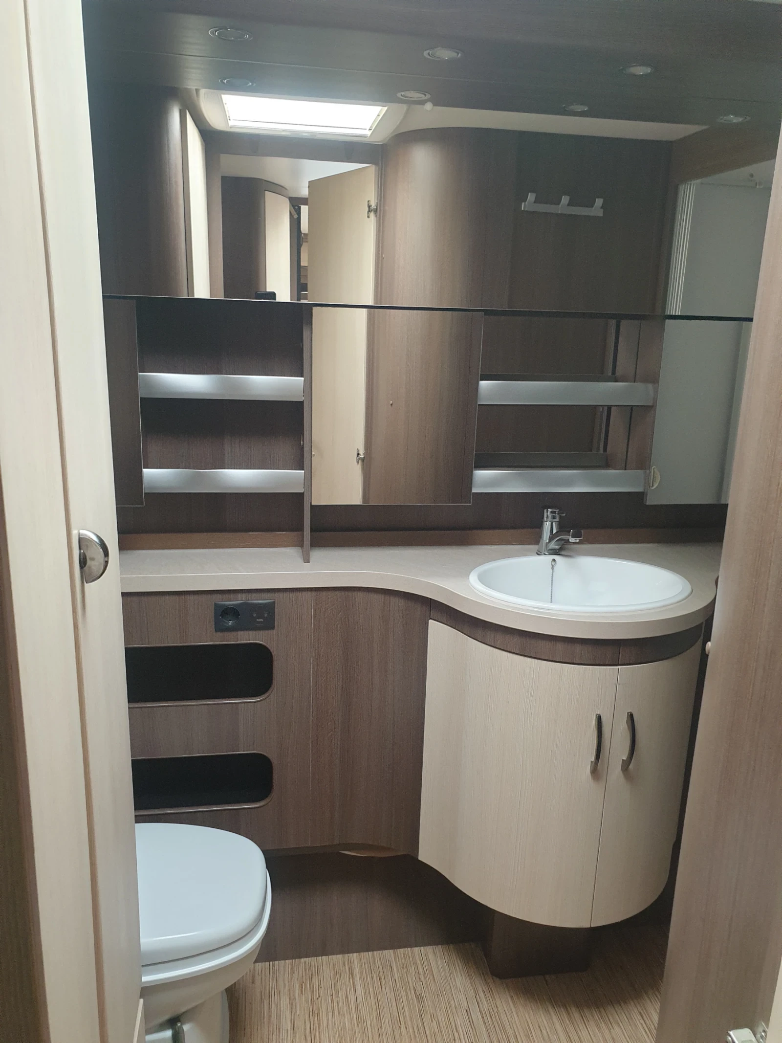 Каравана Hobby Prestige 650 - изображение 9