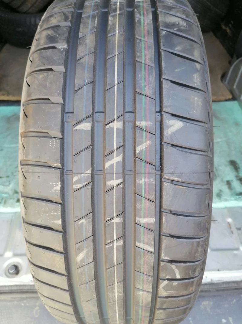 Гуми Летни 225/40R19, снимка 1 - Гуми и джанти - 29597929