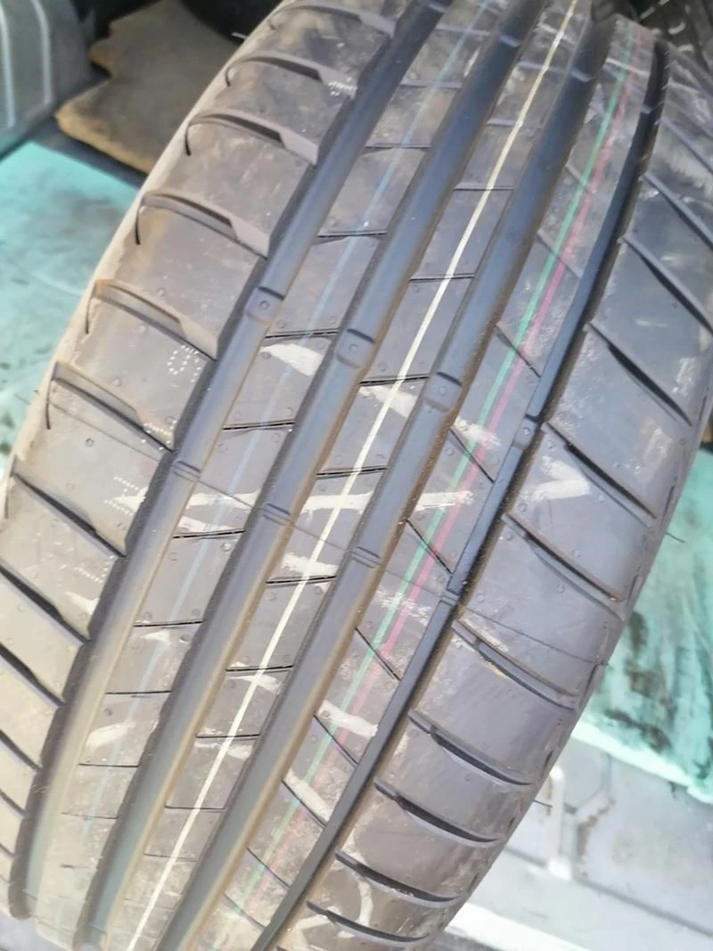 Гуми Летни 225/40R19, снимка 3 - Гуми и джанти - 29597929