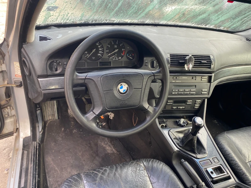 BMW 520 2.0i, снимка 6 - Автомобили и джипове - 48516031