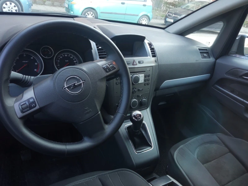 Opel Zafira, снимка 15 - Автомобили и джипове - 49011295