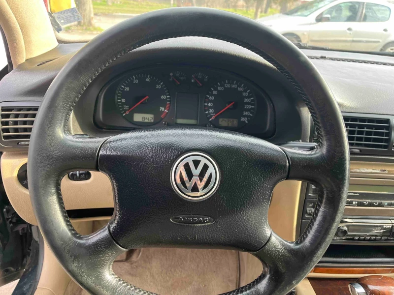 VW Passat 2.8i V6, снимка 7 - Автомобили и джипове - 49446137