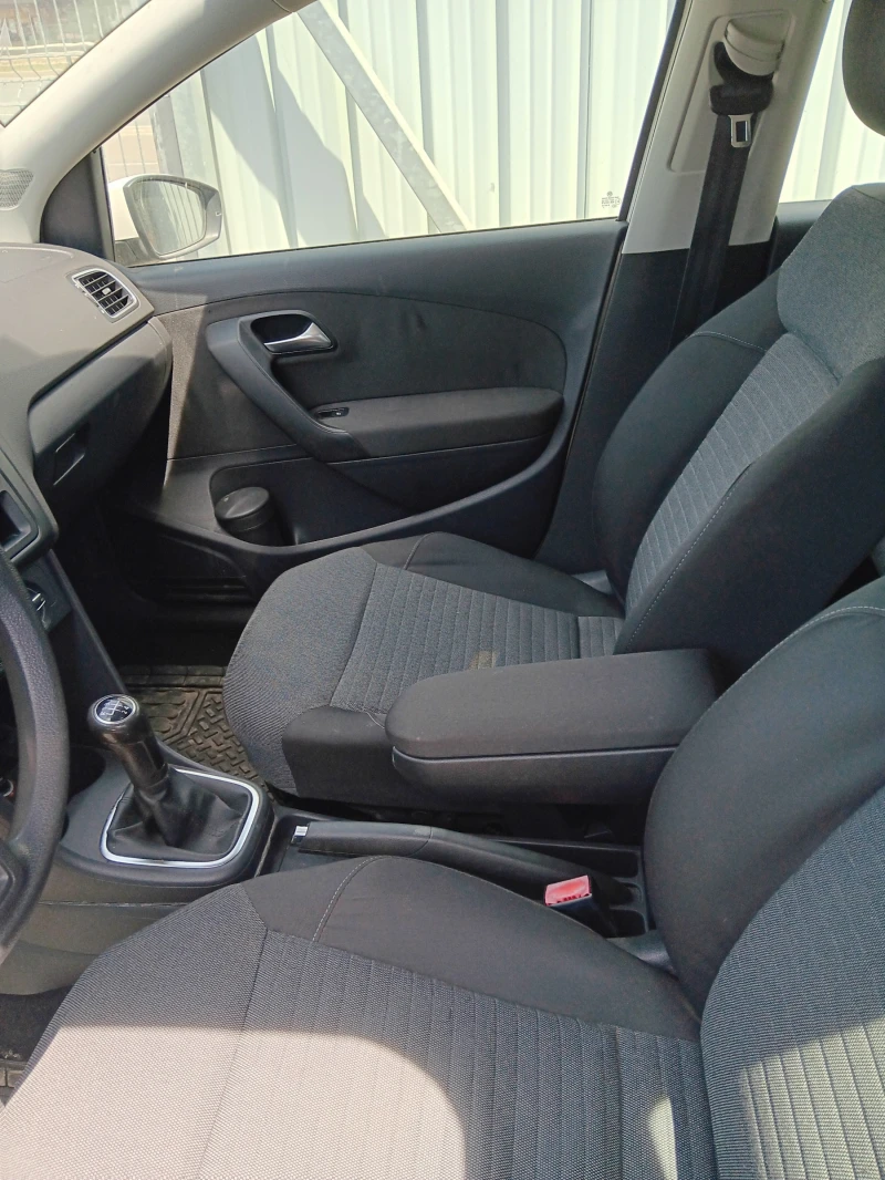 VW Polo 6-1.4i-80к.с.-ИТАЛИЯ-РЕАЛНИ 129х.км.-ОБСЛУЖЕН-ТОП!, снимка 6 - Автомобили и джипове - 50319236